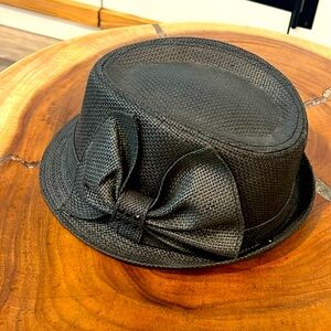 Black straw desire with sparkle.